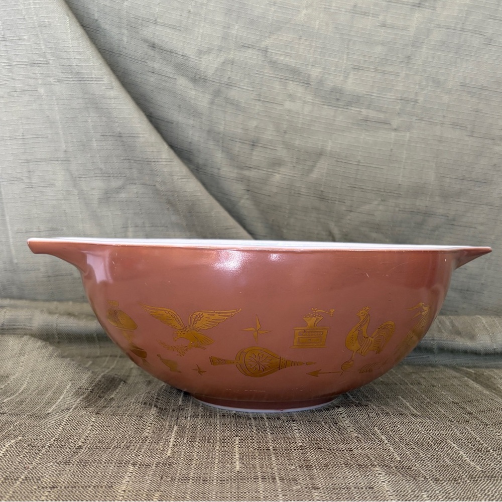Early American Pyrex 4Q Cinderella Bowl